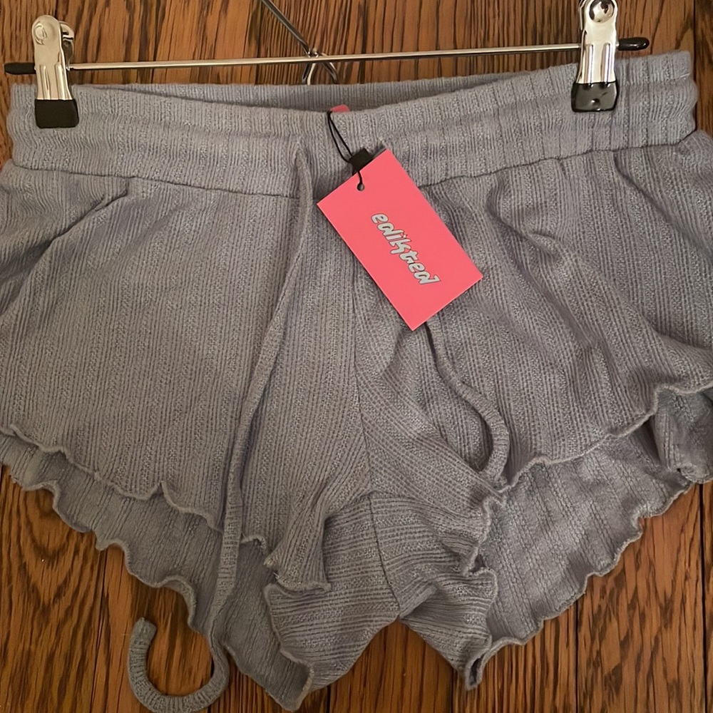Edikted comfy lettuce cut shorts